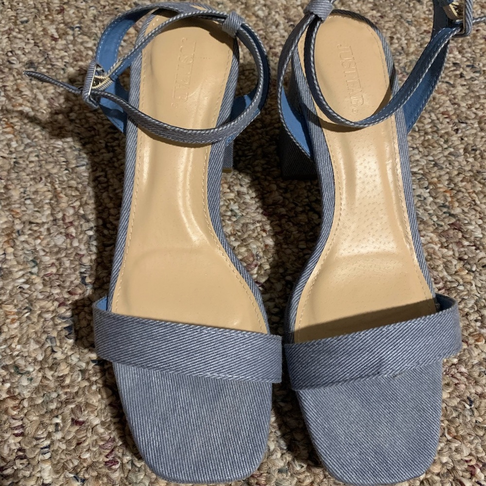 Beautiful shoes really comfortable. Used only one time